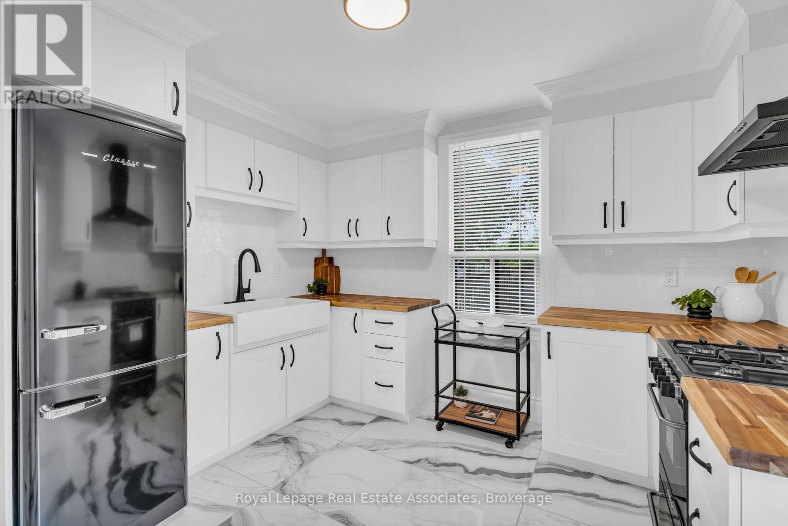 10 GORDON STREET - 12