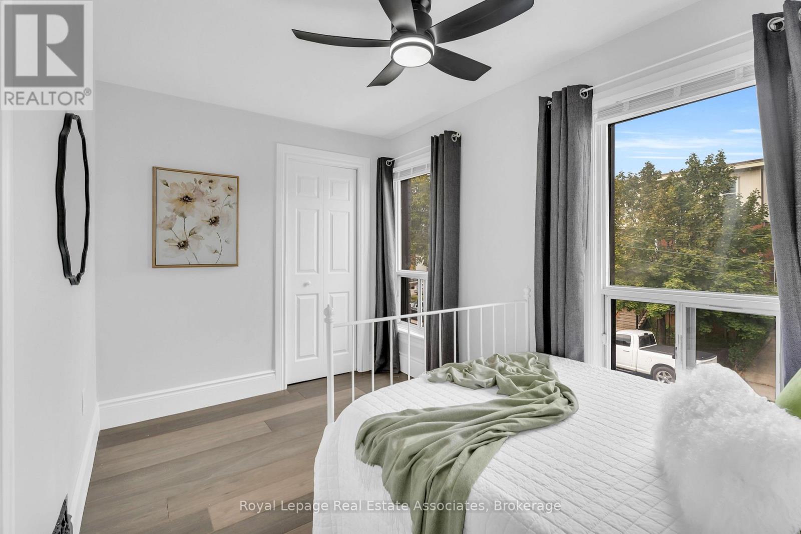 10 GORDON STREET - 22