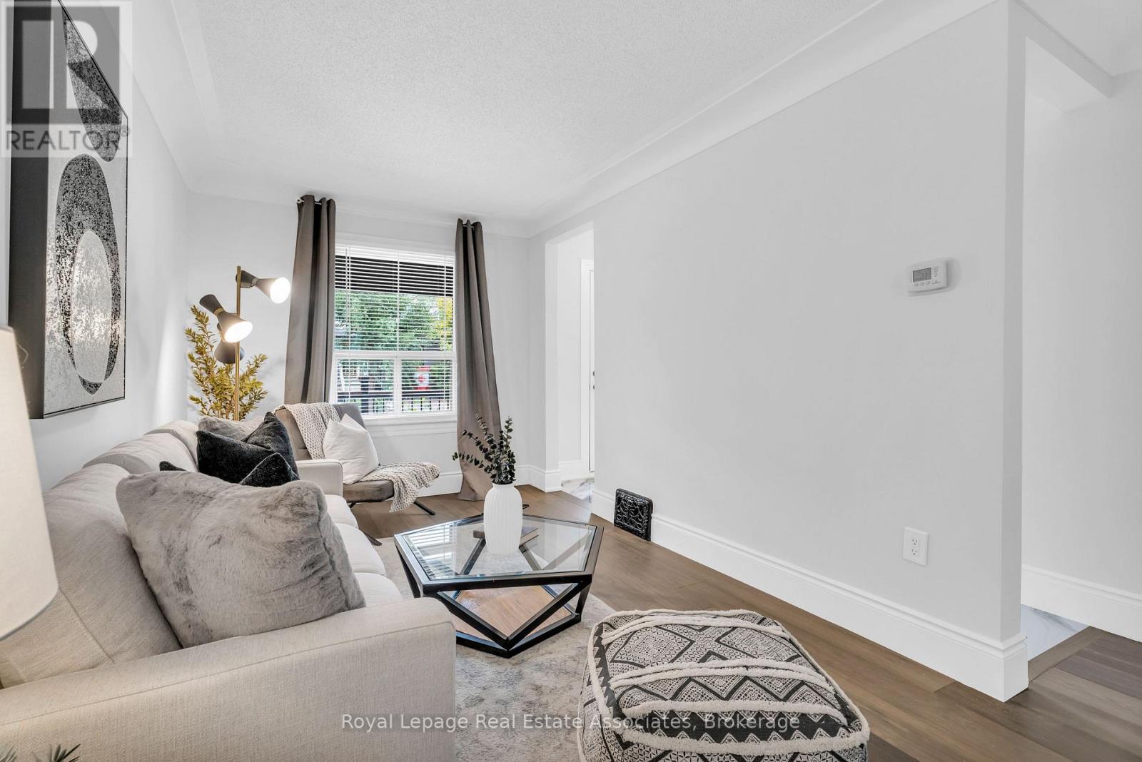 10 GORDON STREET - 8
