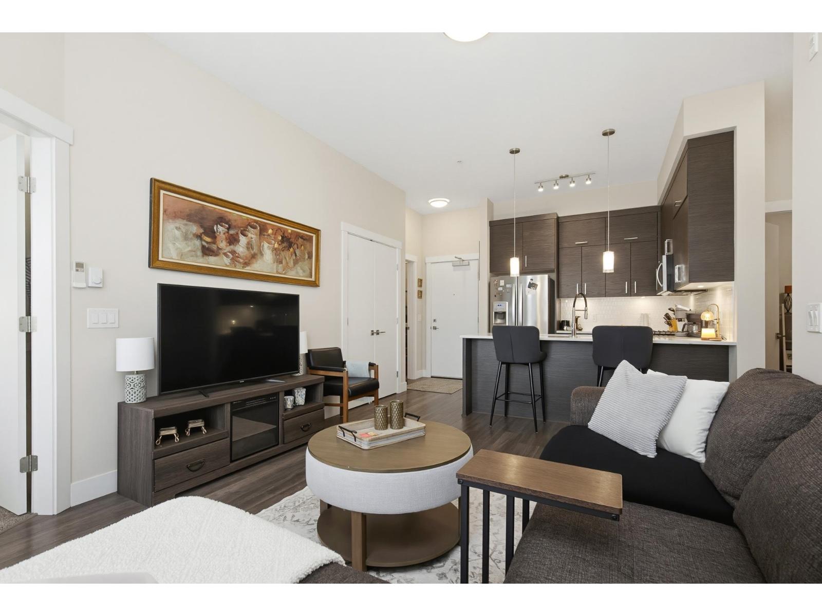 210 2120 GLADWIN ROAD