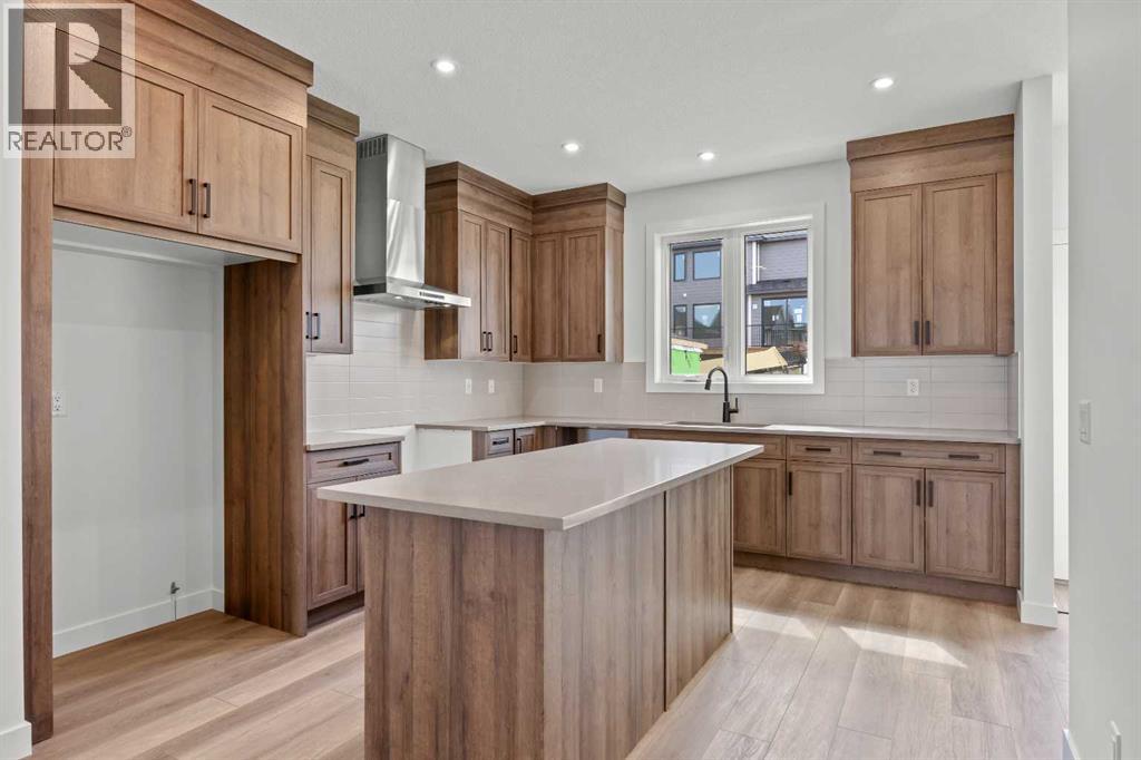 49 Hotchkiss Gardens SE - 1