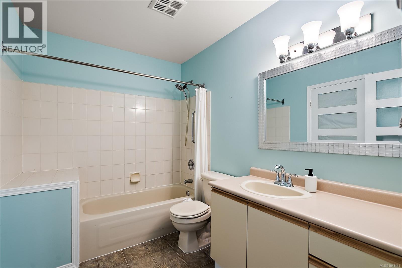 #2 748 Meaford Ave - Image 15