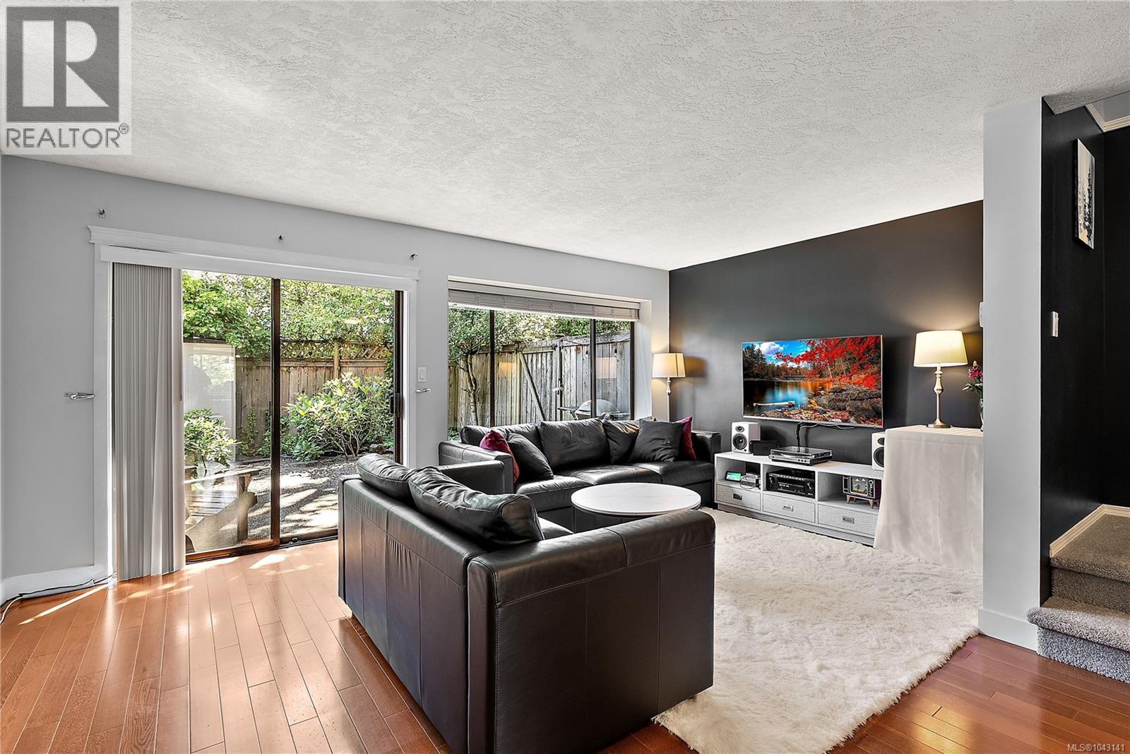 #2 748 Meaford Ave - 3