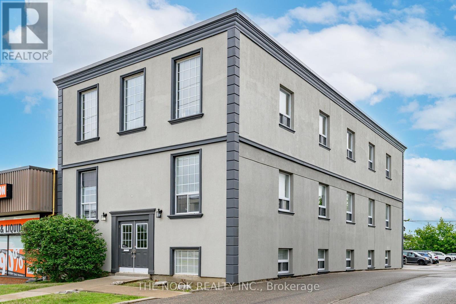 2B - 337 KING STREET W