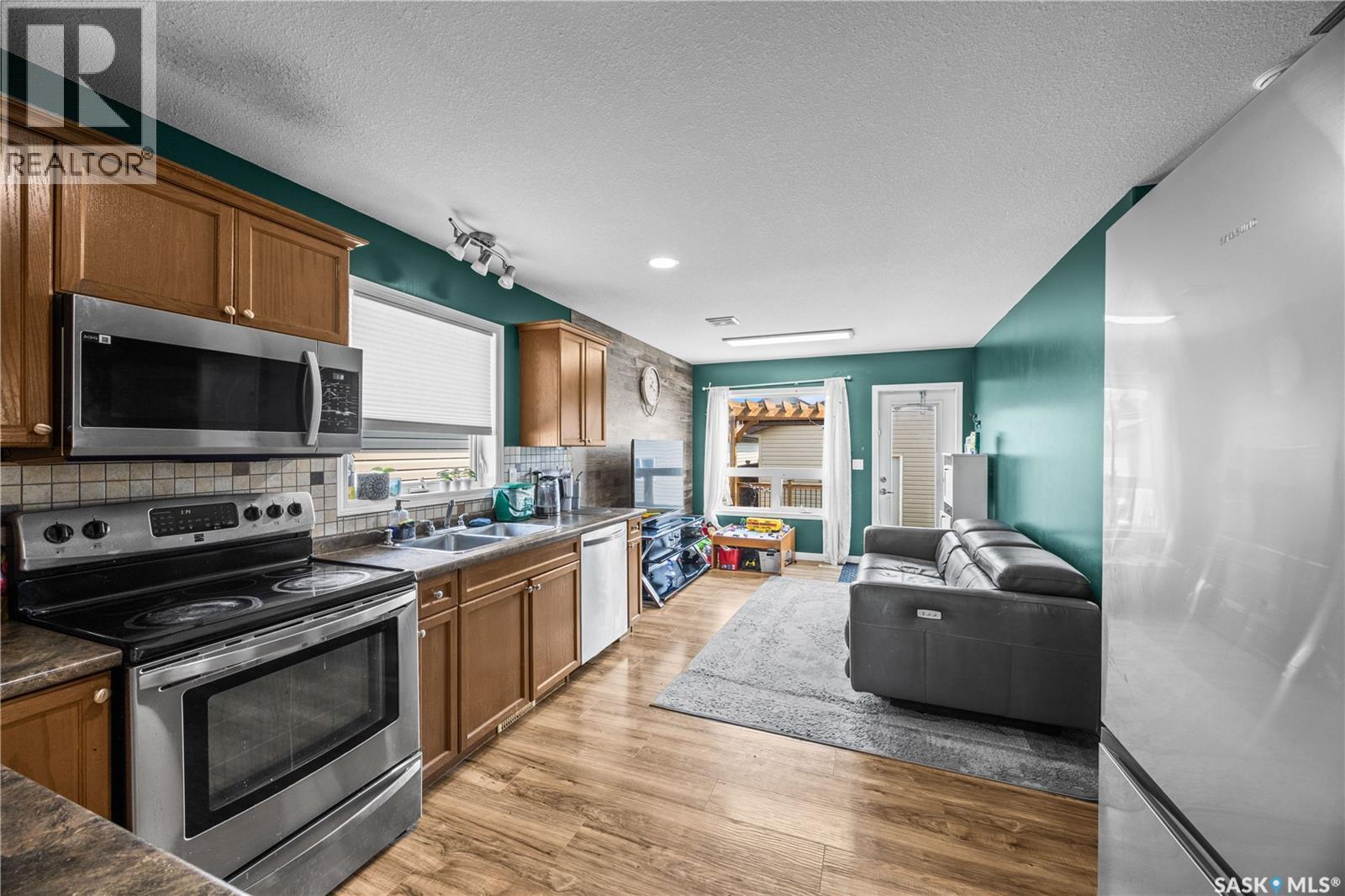 439 Coad MANOR - Image 6