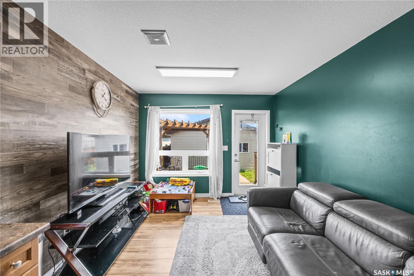 439 Coad MANOR - Image 8
