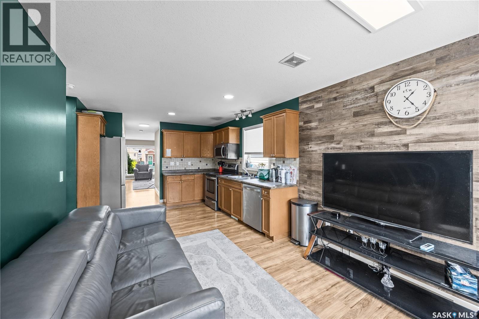 439 Coad MANOR - Image 9