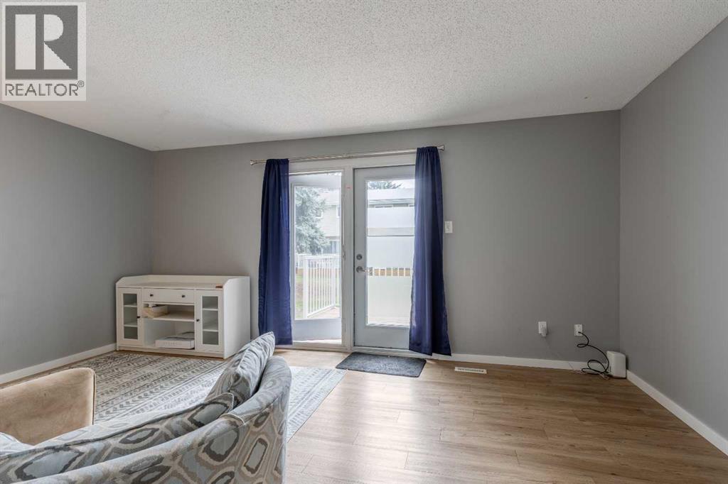#43 55 Lemoyne Crescent W - 11