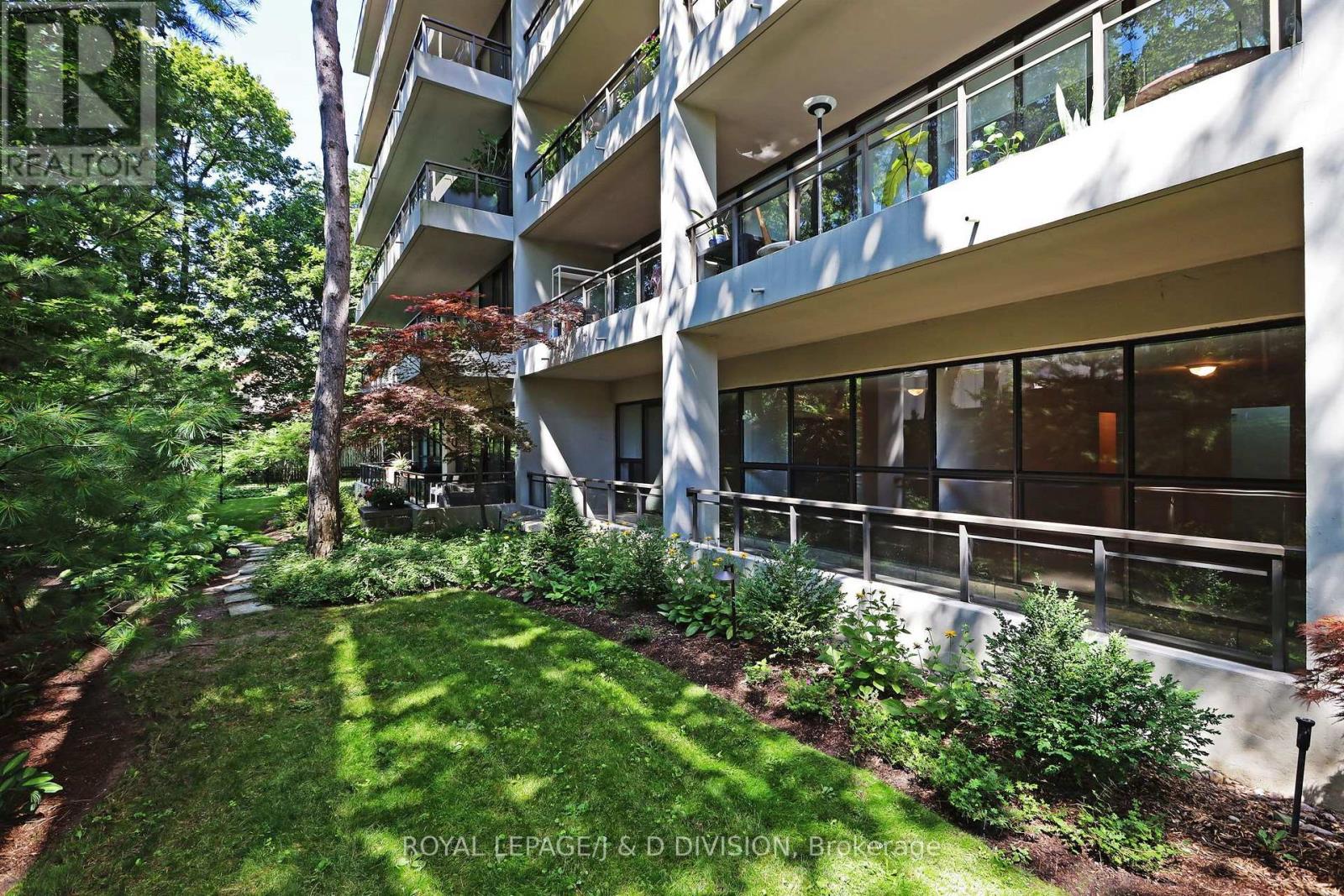 #106 235 ST CLAIR AVENUE W - 1