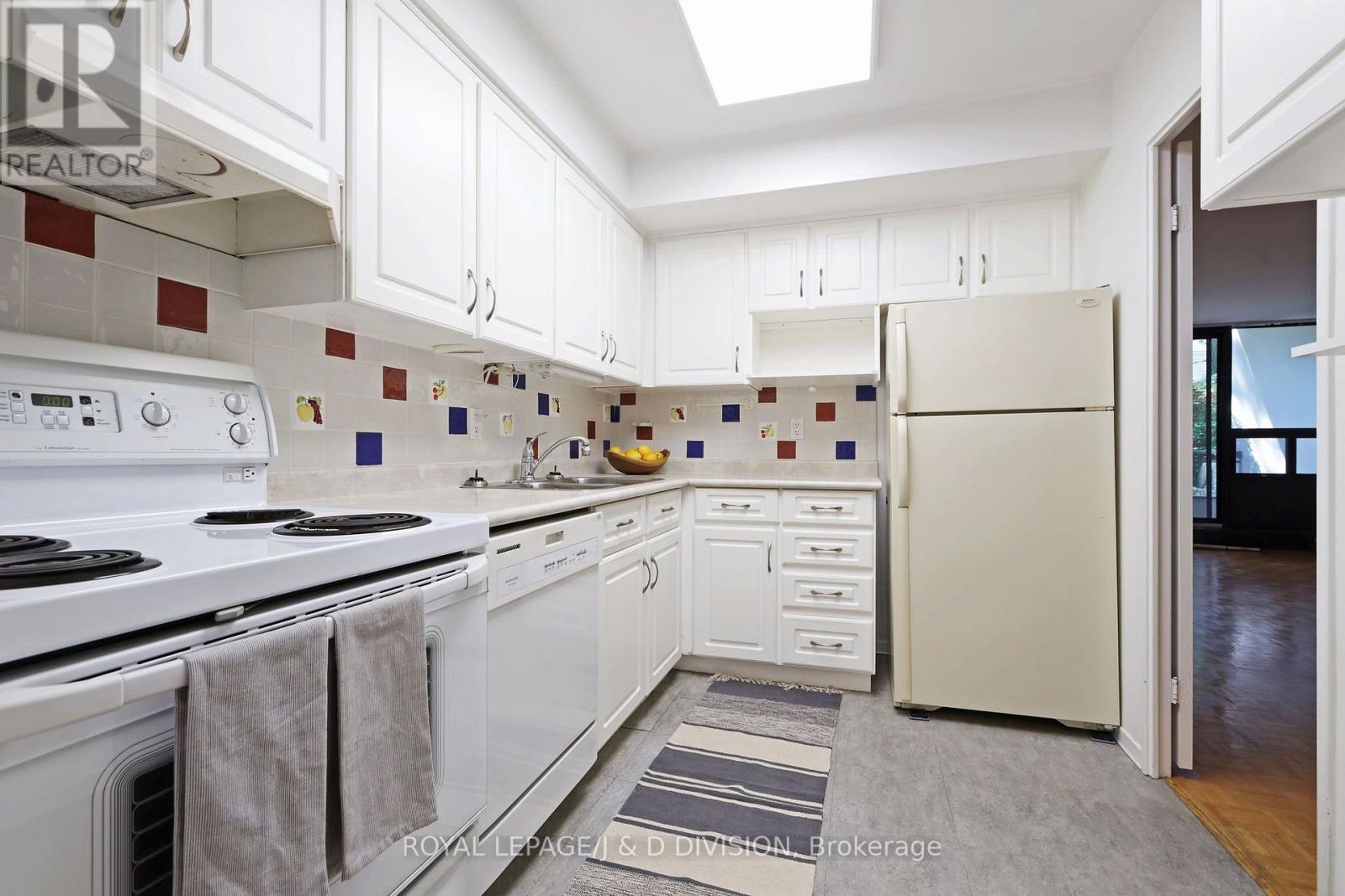 #106 235 ST CLAIR AVENUE W - Image 15