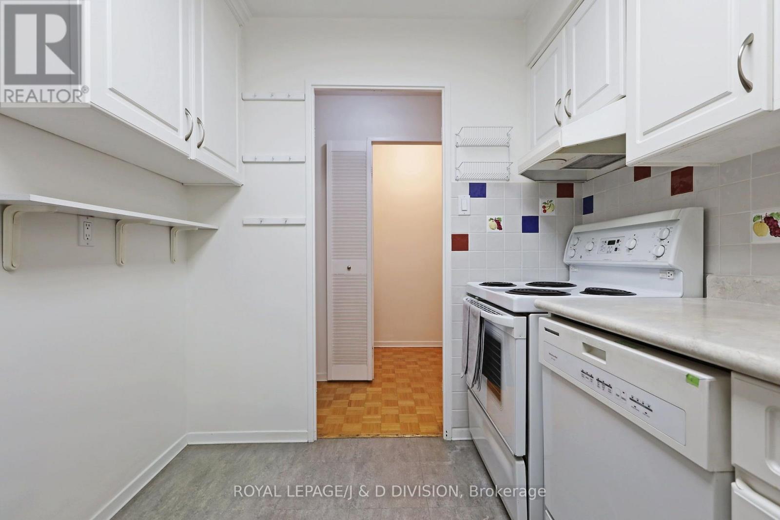 #106 235 ST CLAIR AVENUE W - Image 16