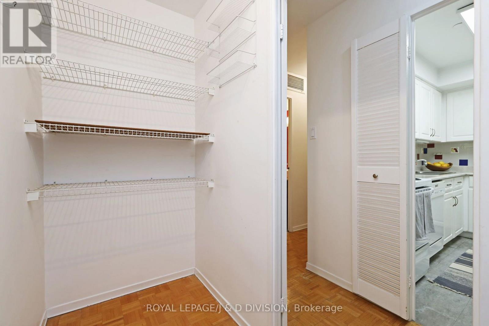 #106 235 ST CLAIR AVENUE W - Image 17