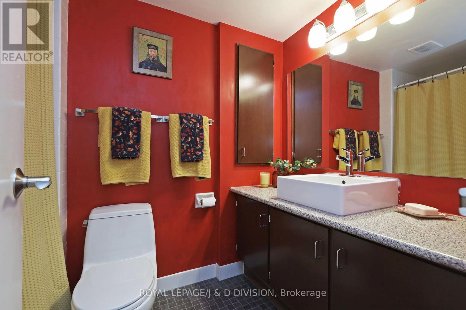 #106 235 ST CLAIR AVENUE W - 19
