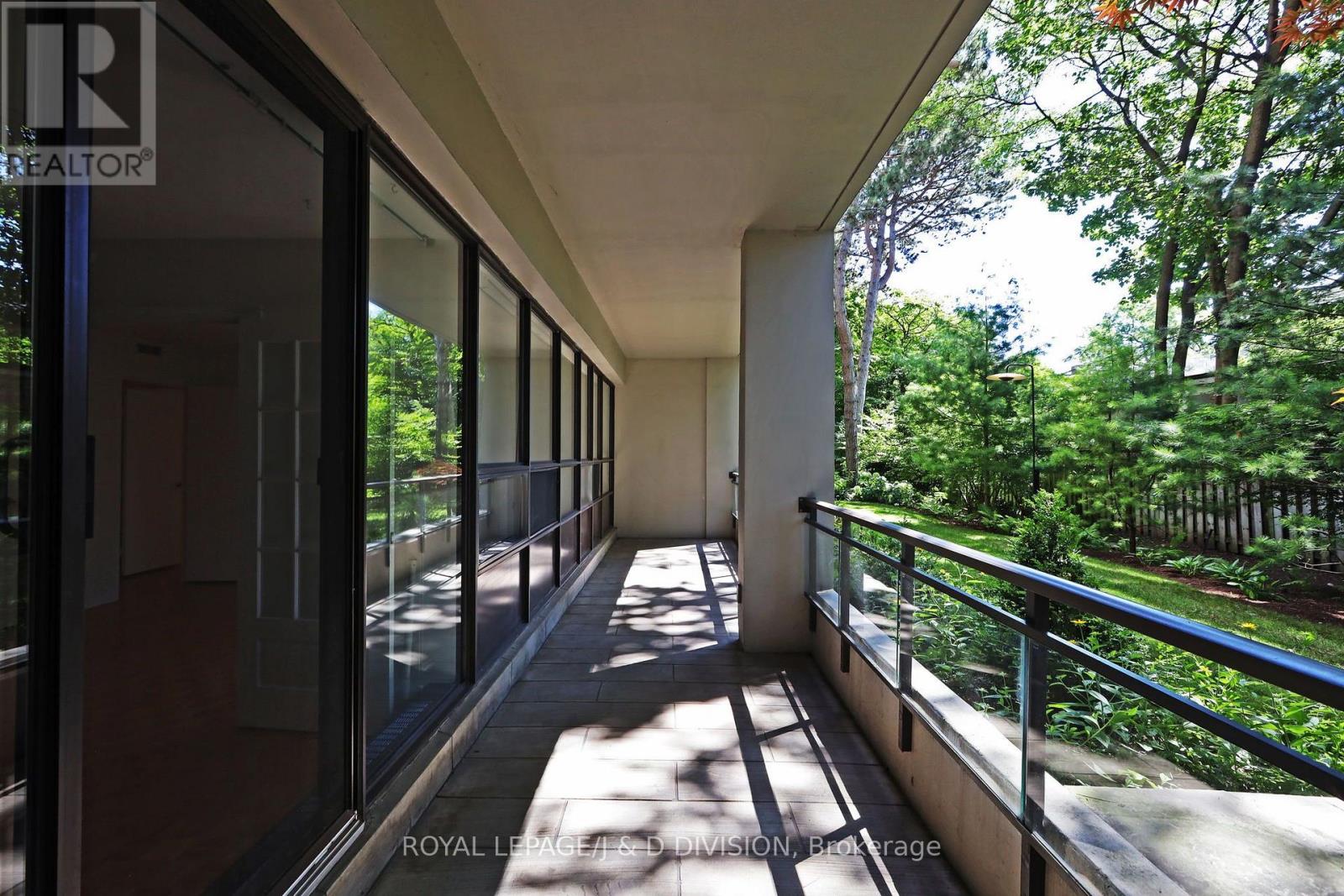 #106 235 ST CLAIR AVENUE W - 27
