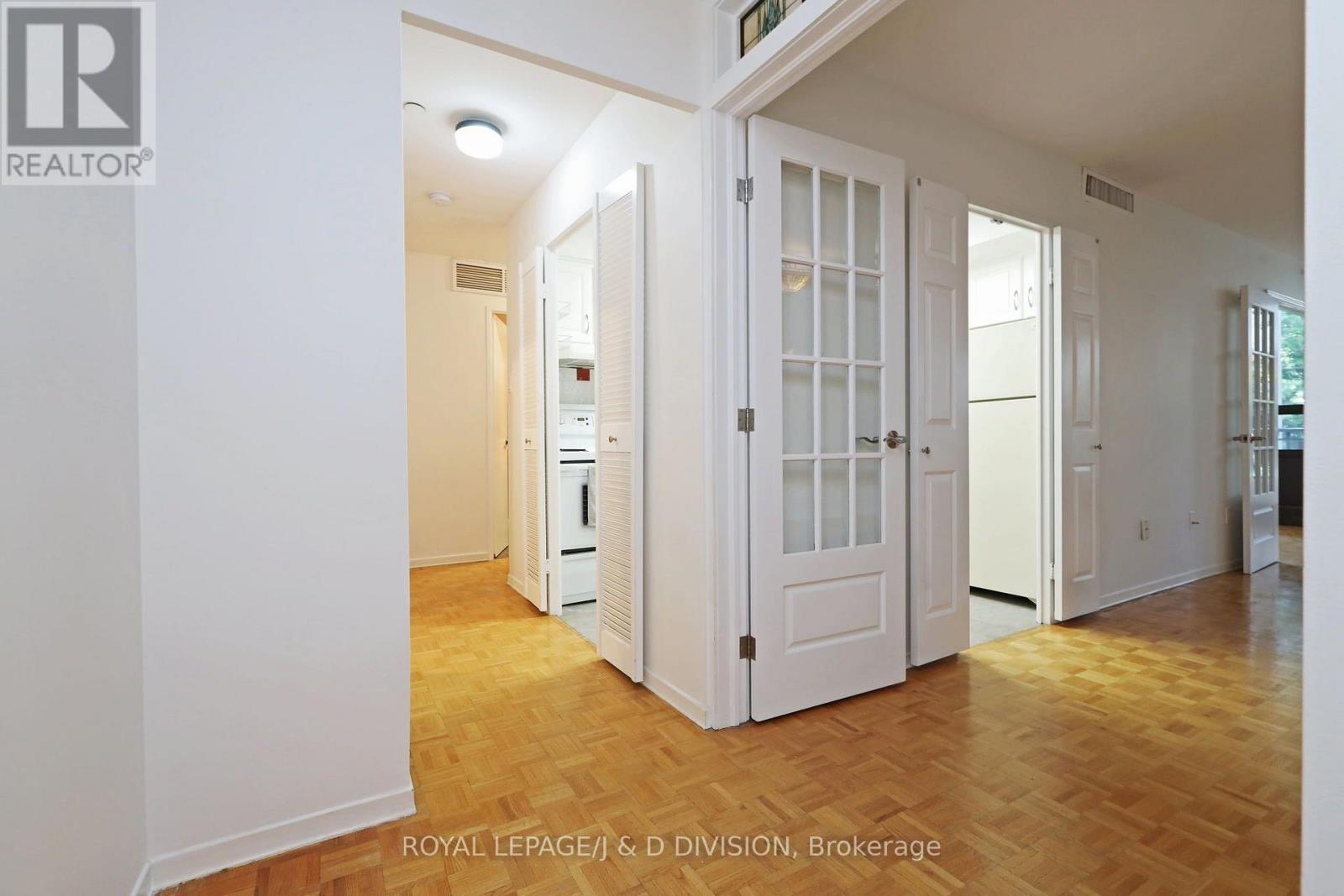 #106 235 ST CLAIR AVENUE W - 4
