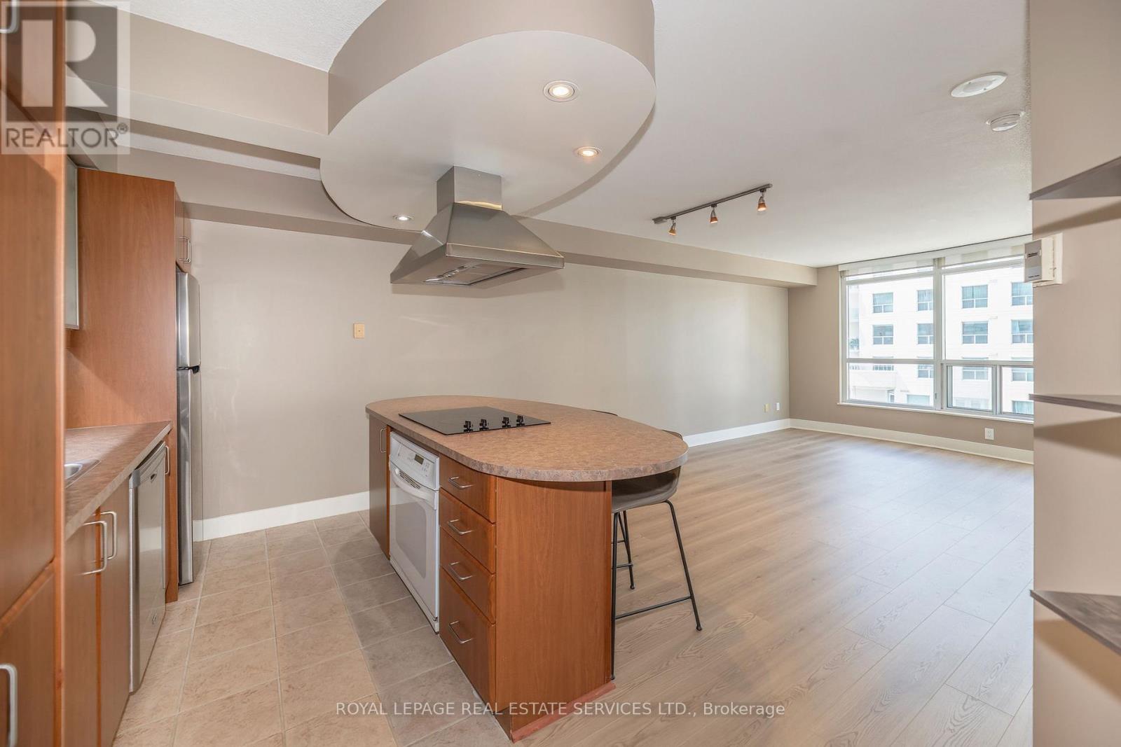 #707 550 QUEENS QUAY W - 10