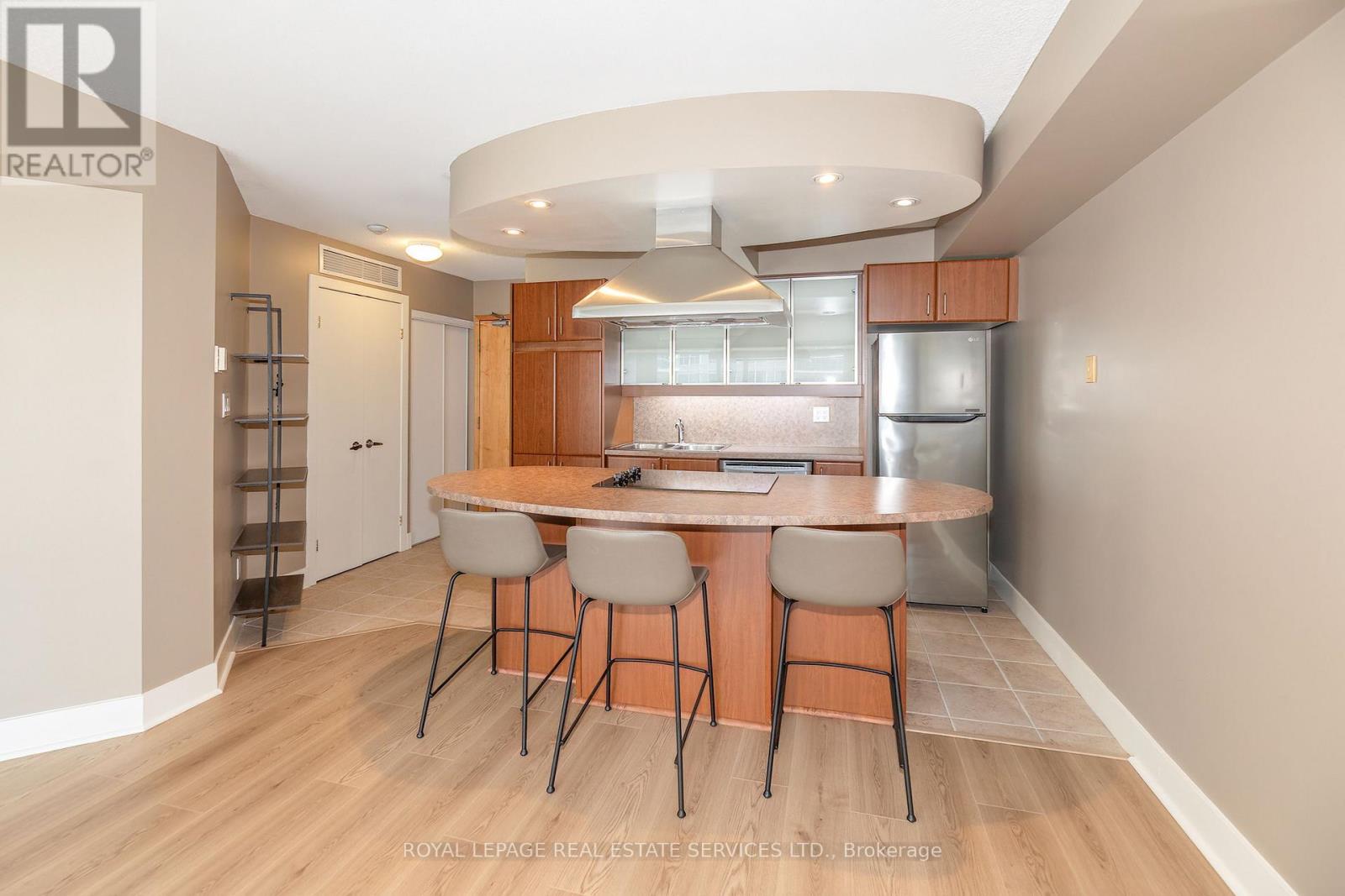 #707 550 QUEENS QUAY W - 11
