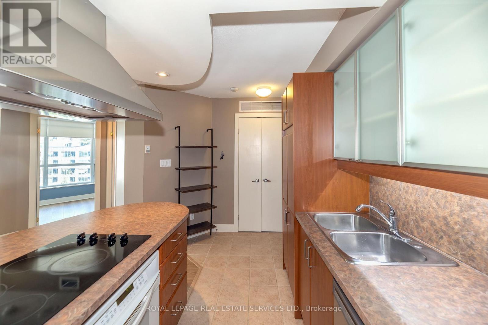 #707 550 QUEENS QUAY W - 12