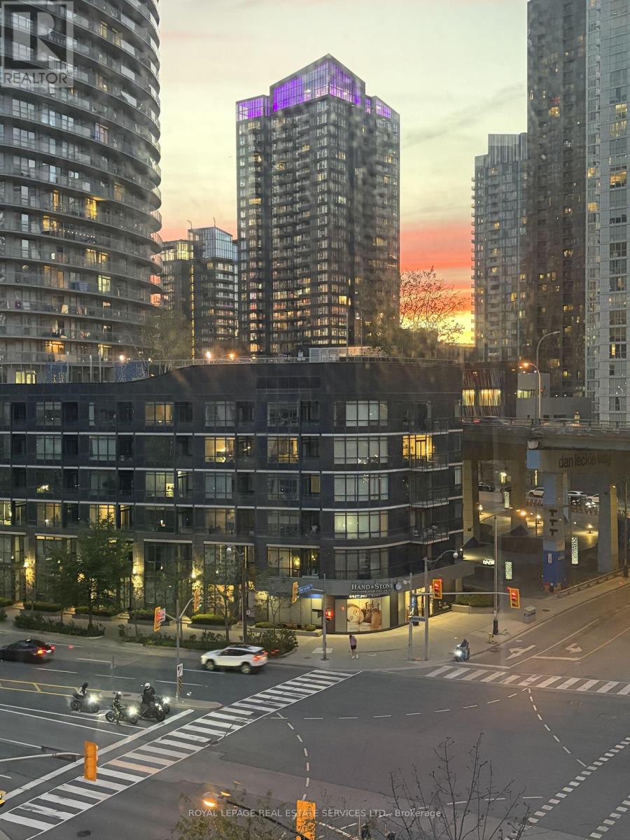 #707 550 QUEENS QUAY W - 21