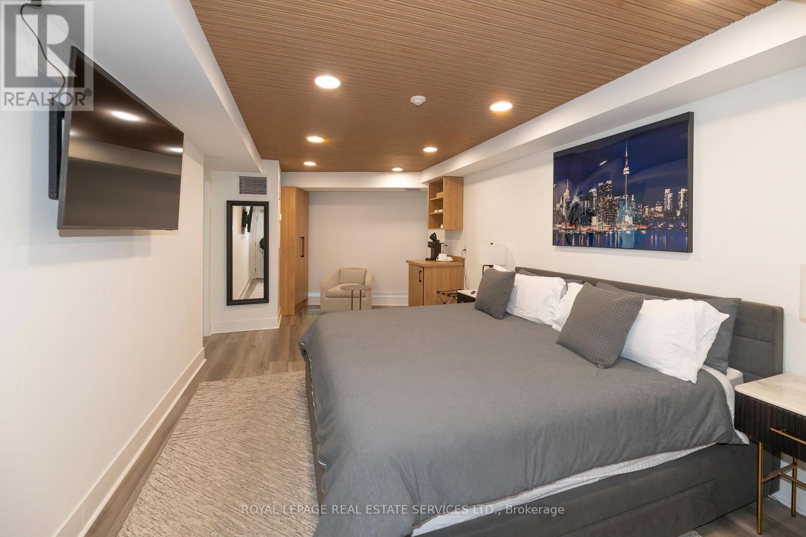 #707 550 QUEENS QUAY W - 37