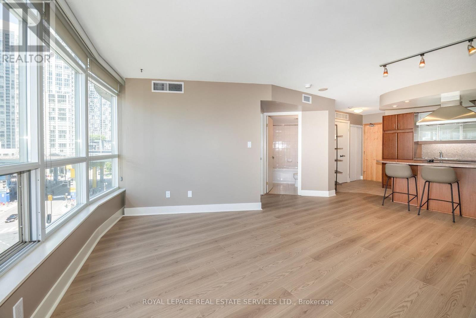 #707 550 QUEENS QUAY W - 5