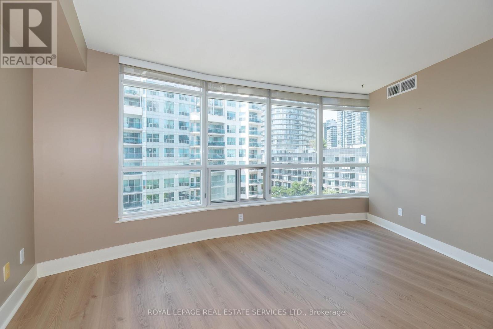 #707 550 QUEENS QUAY W - 6