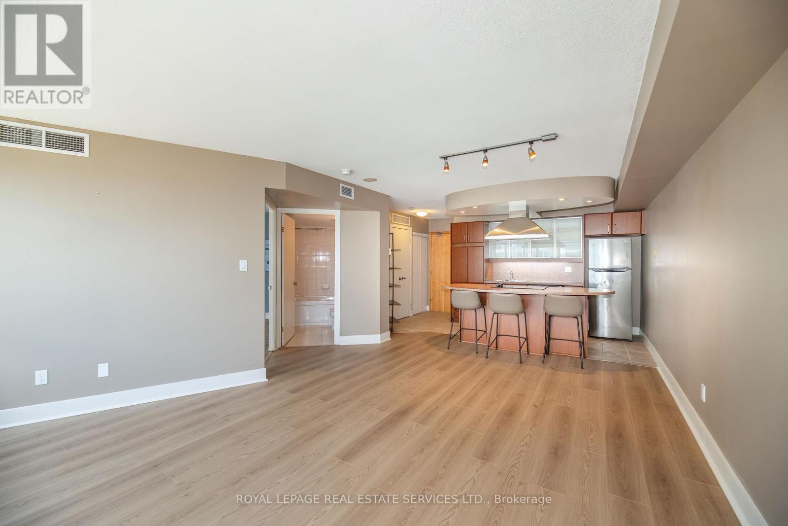 #707 550 QUEENS QUAY W - 7