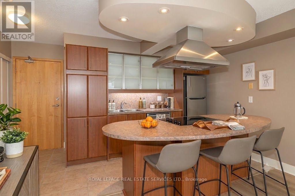 #707 550 QUEENS QUAY W - 8