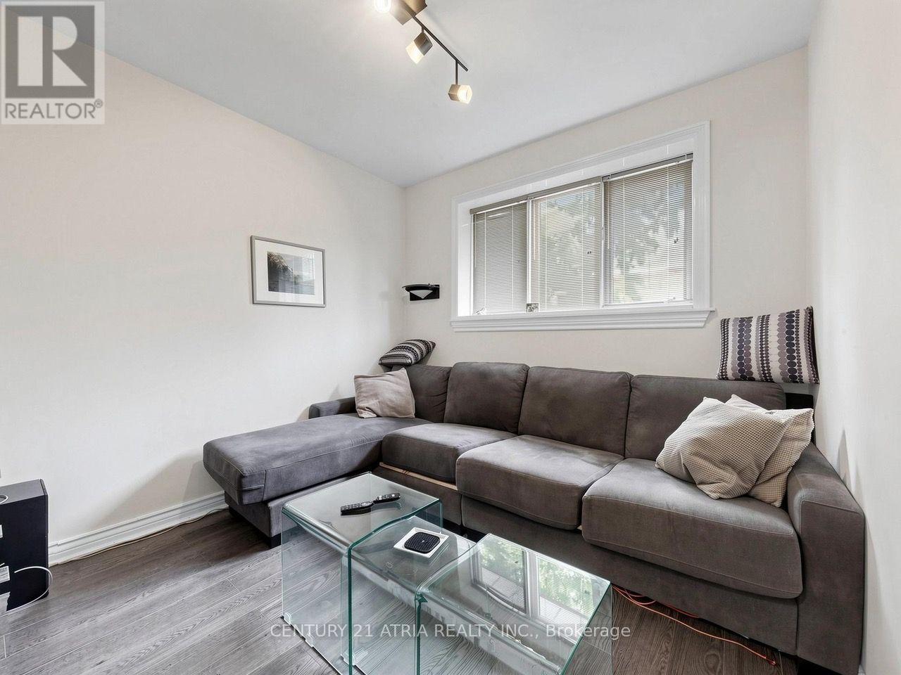22 JEFFTON CRESCENT - 16