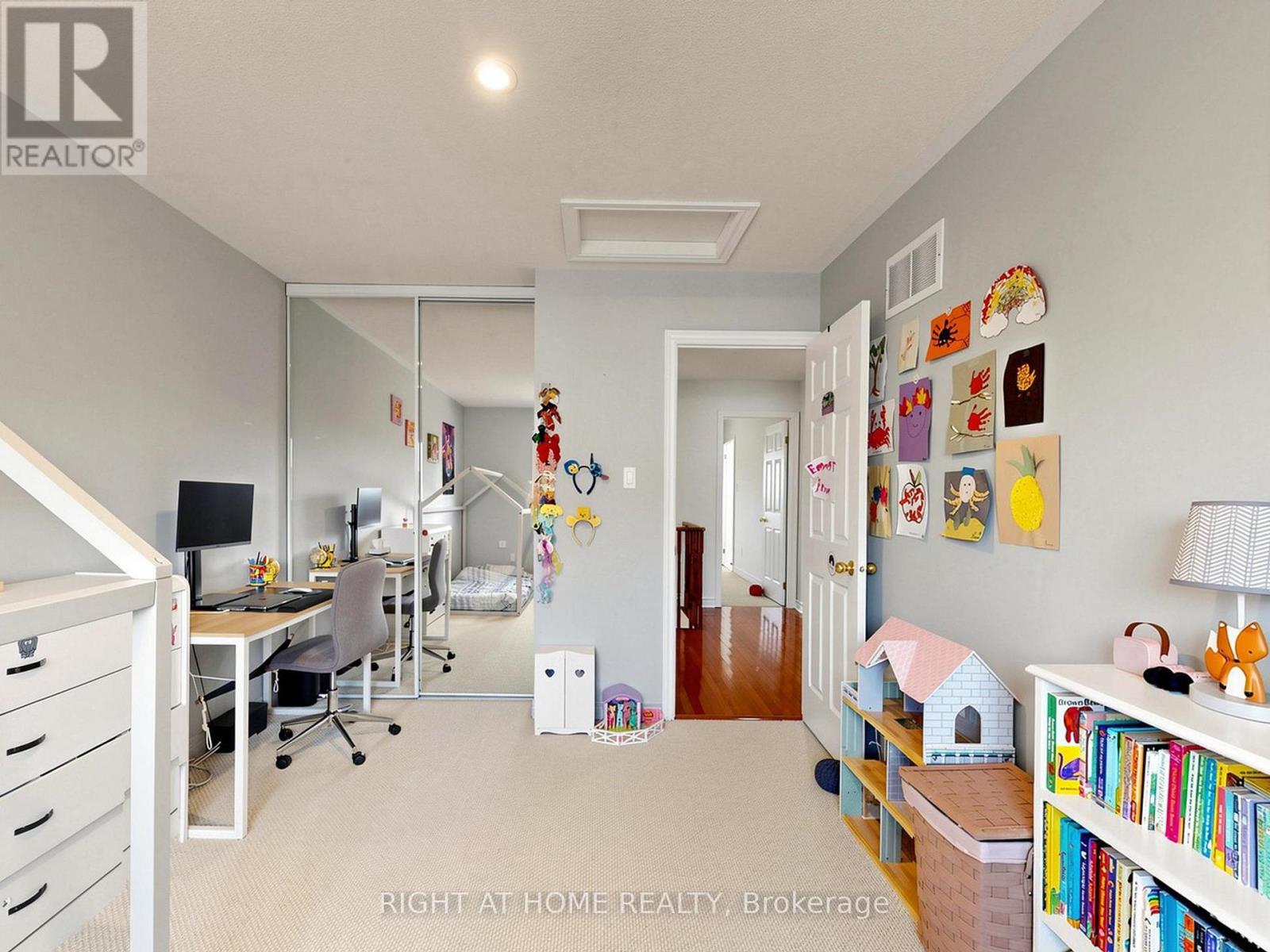 25 TEAGARDEN COURT - 27