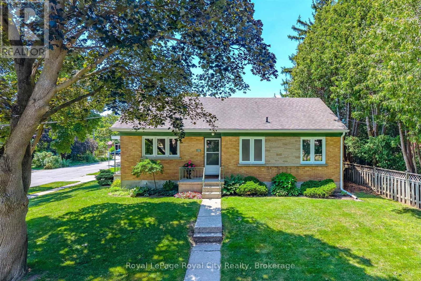 31 TORRANCE CRESCENT - 2
