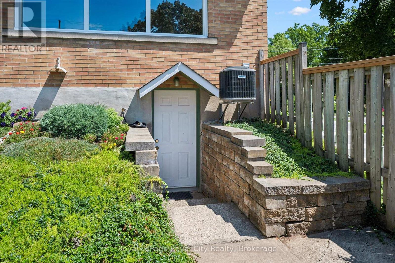 31 TORRANCE CRESCENT - 24