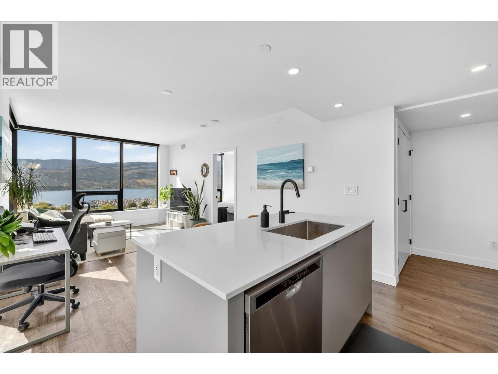 #1505 1471 St Paul Street - 16