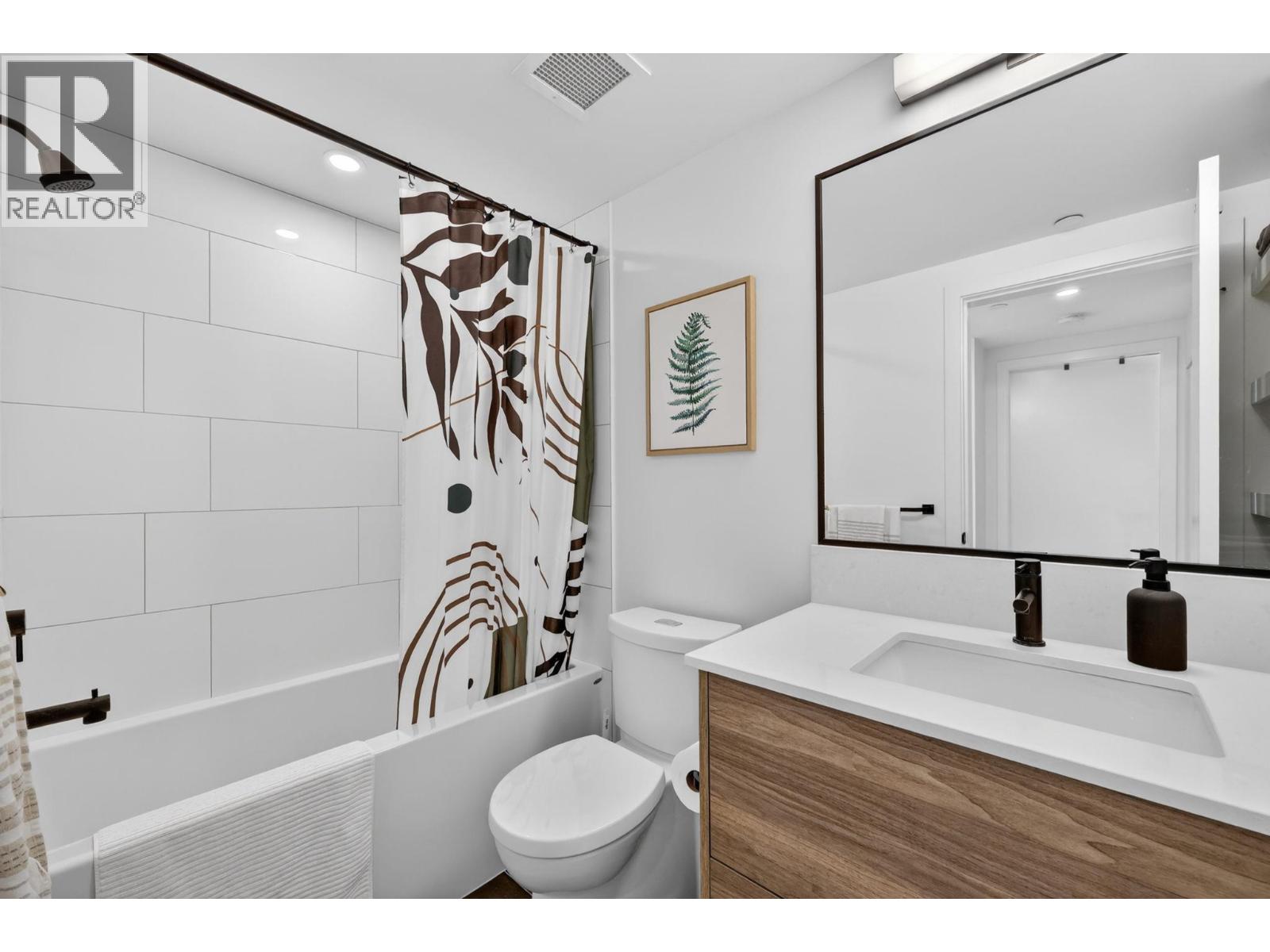#1505 1471 St Paul Street - 33