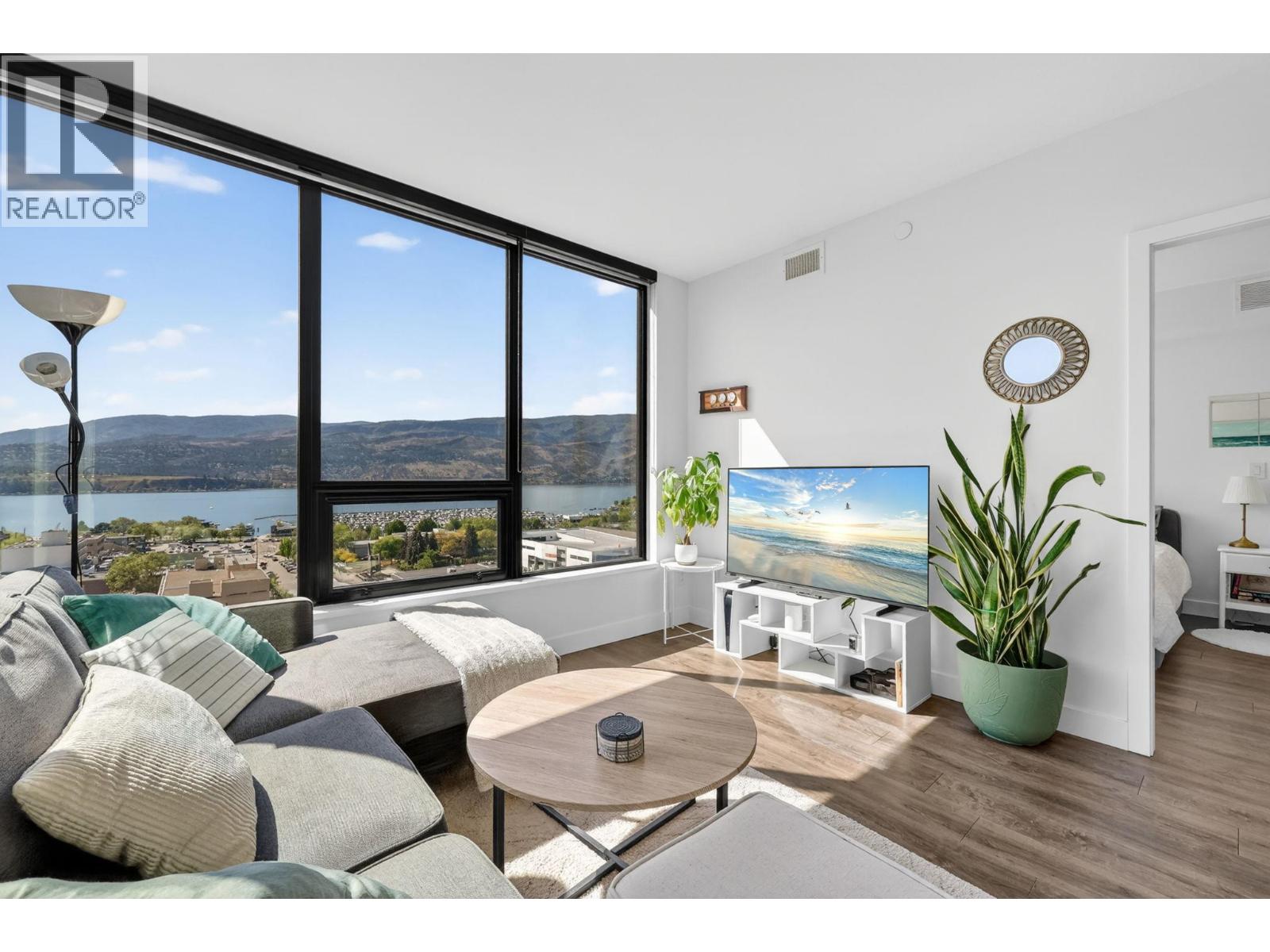 #1505 1471 St Paul Street - 3