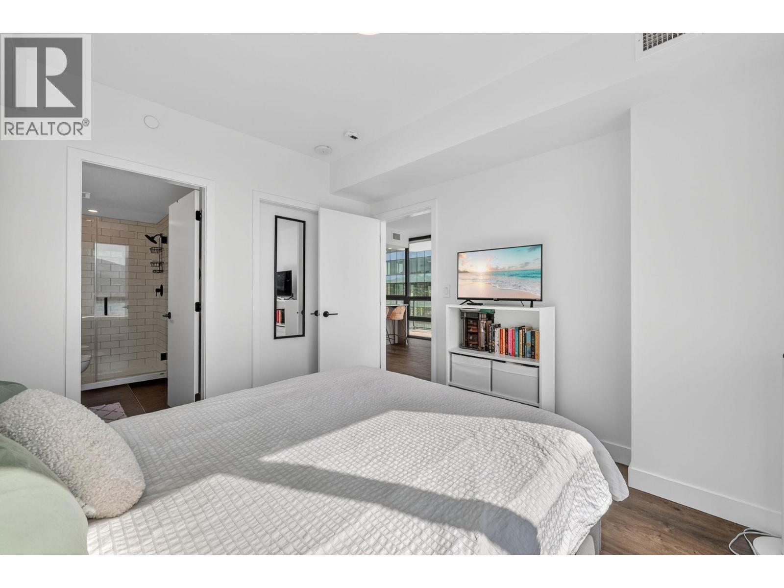 #1505 1471 St Paul Street - 25