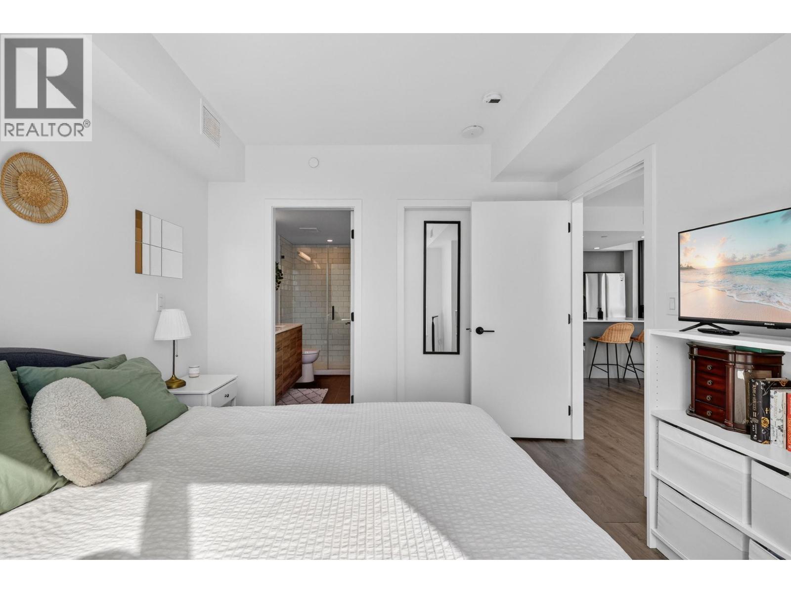 #1505 1471 St Paul Street - Image 26