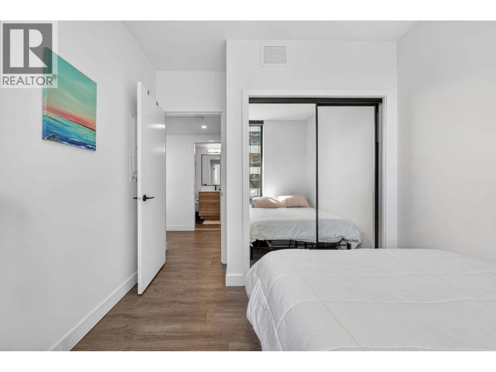 #1505 1471 St Paul Street - 32