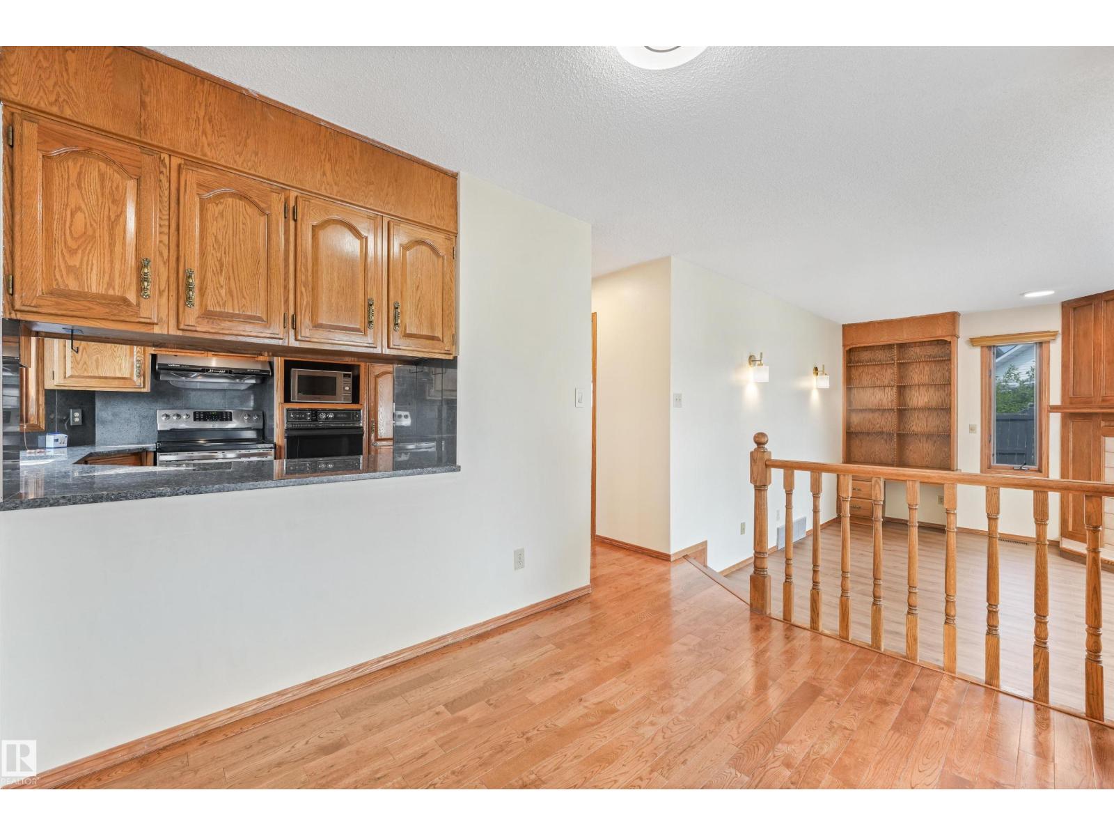 8008 158 AV NW - 32
