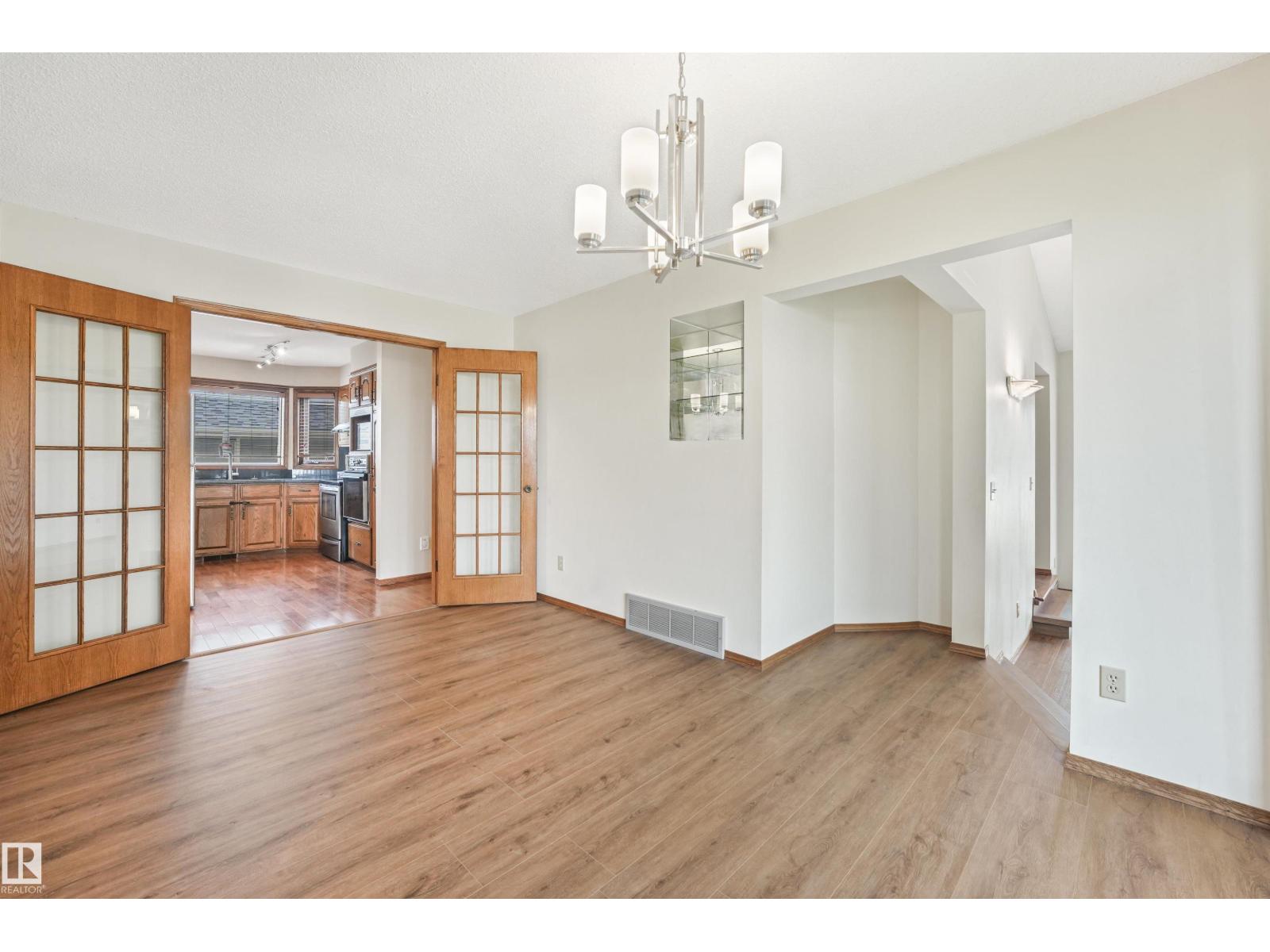 8008 158 AV NW - 14