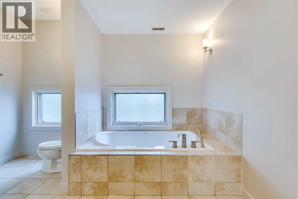 #4 2101 17 Street SW - 18