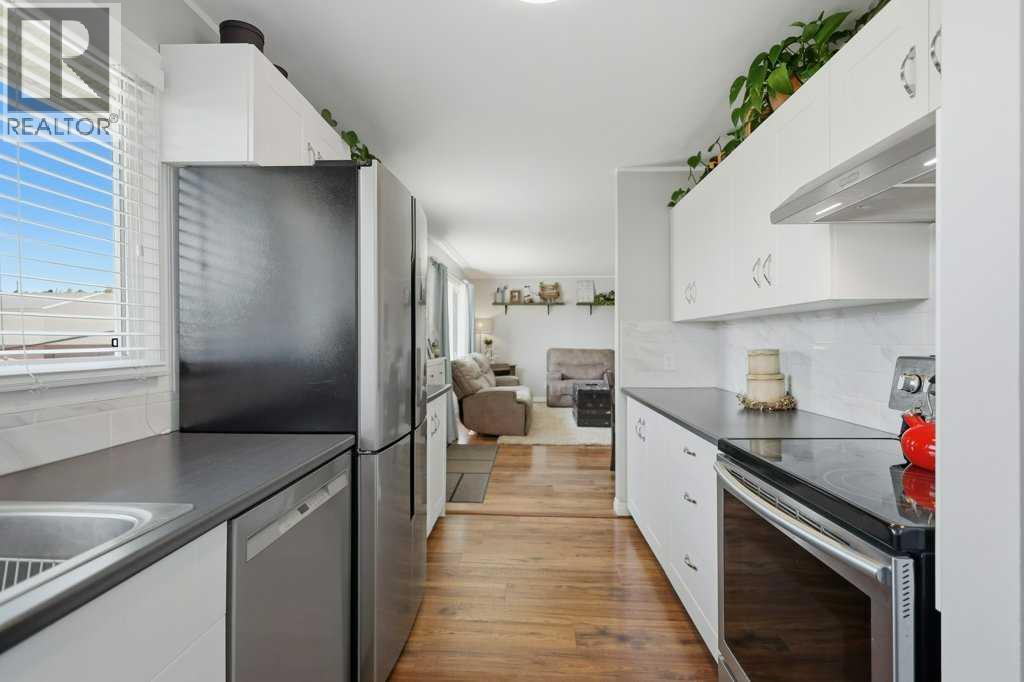 5028 48 Avenue - 7
