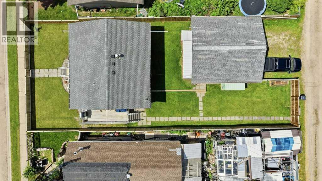 5028 48 Avenue - 38