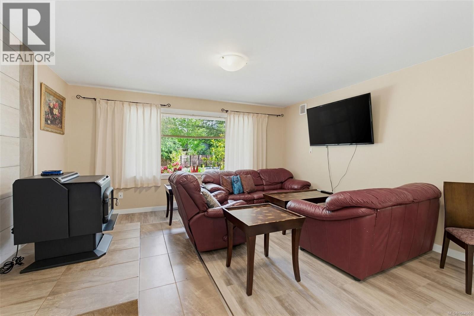 7910 Tugwell Rd - Image 34