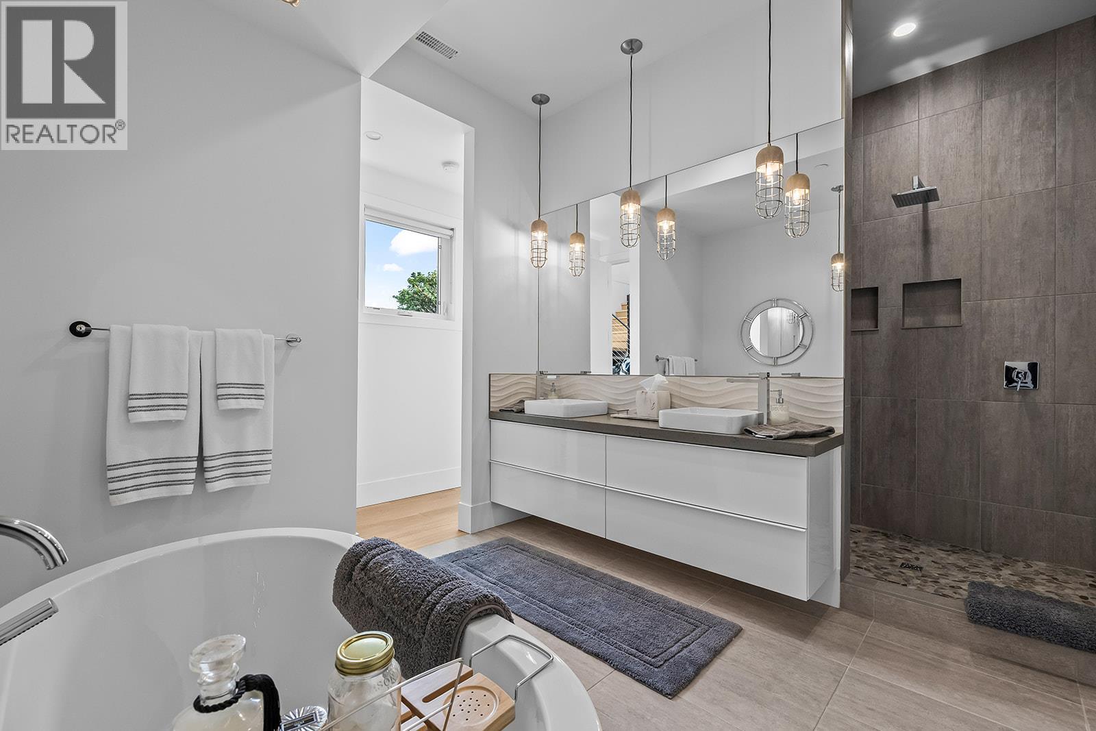  2248 Abbott Street, Kelowna