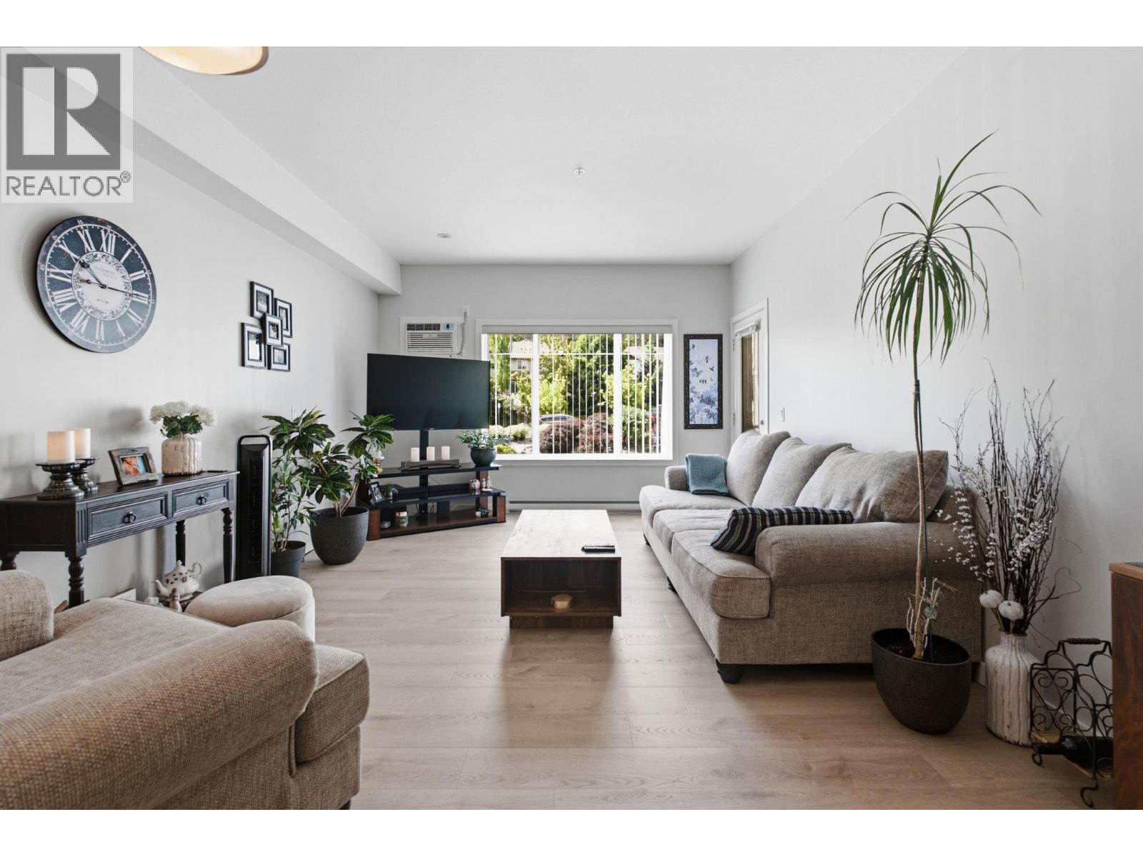 #214 2120 Shannon Ridge Drive - Image 4
