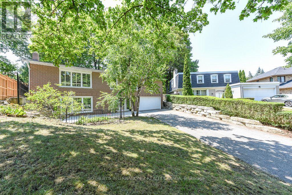 31 QUEENSBOROUGH CRESCENT - 2