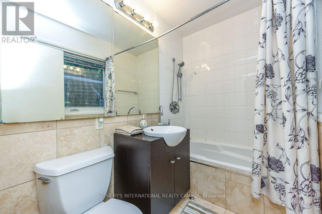 31 QUEENSBOROUGH CRESCENT - Image 28