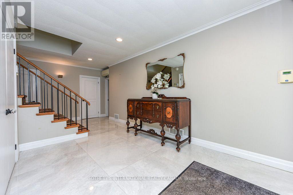 31 QUEENSBOROUGH CRESCENT - Image 8