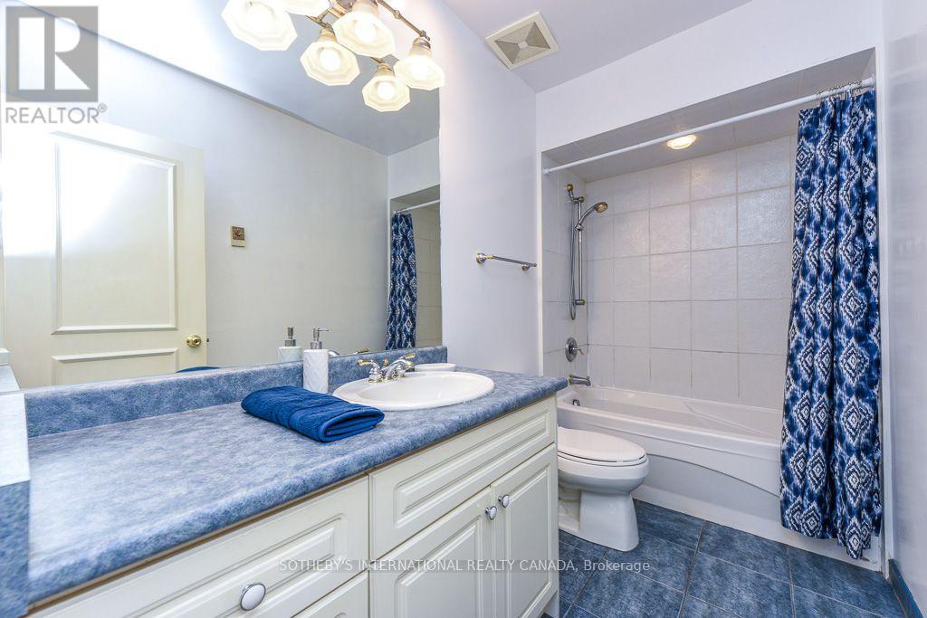 31 QUEENSBOROUGH CRESCENT - Image 32